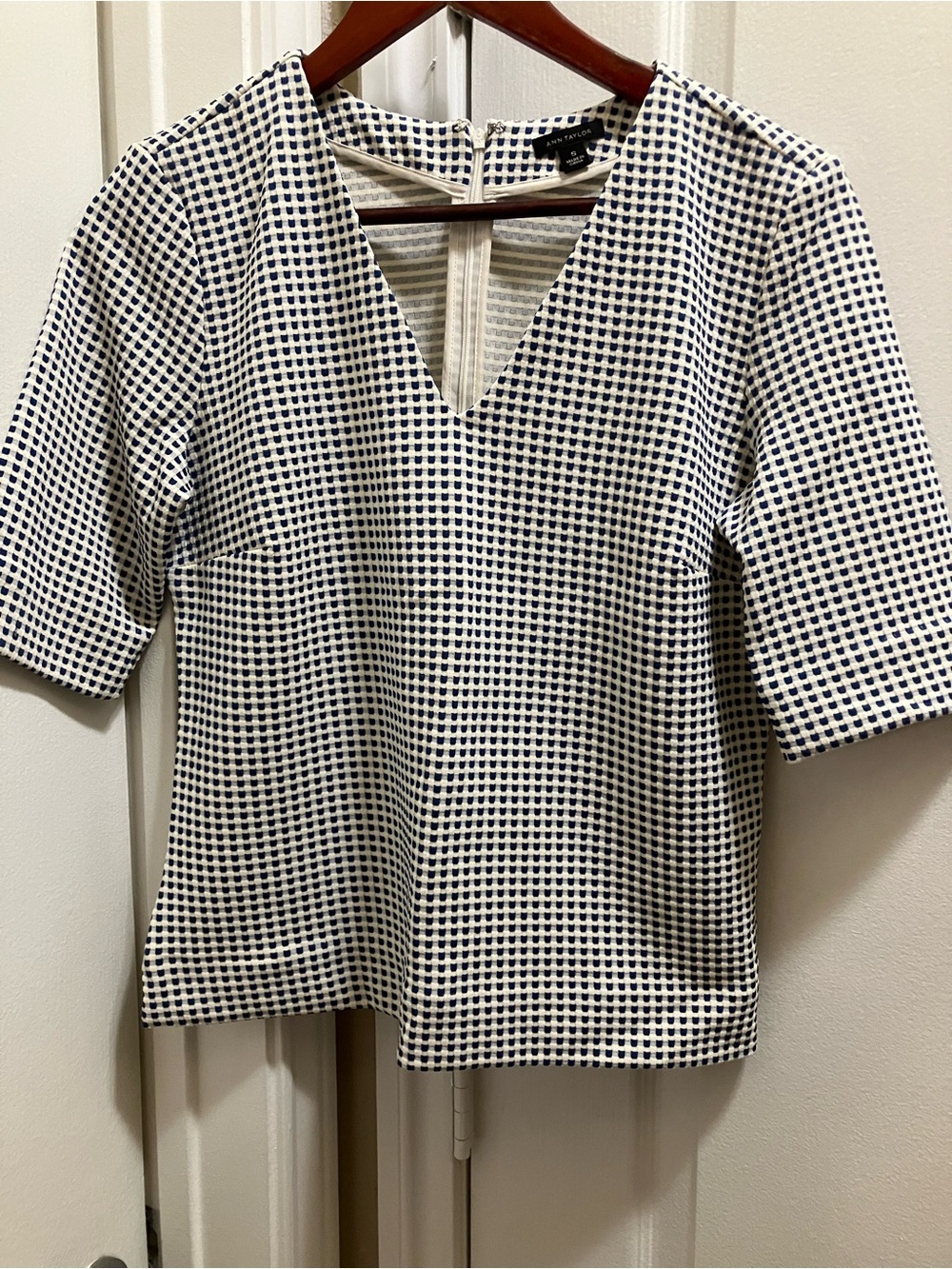 Ann Taylor V-Neck Short Sleeve Top in Navy and White - Ann Taylor